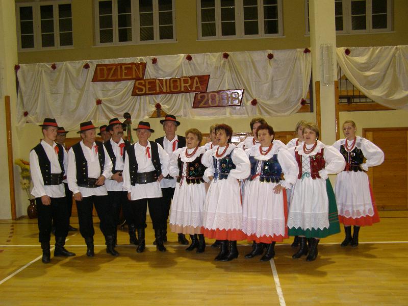 PA180167.JPG - W sali. Koncert Zespołu Pieśni i tańca "Lubatowianie"