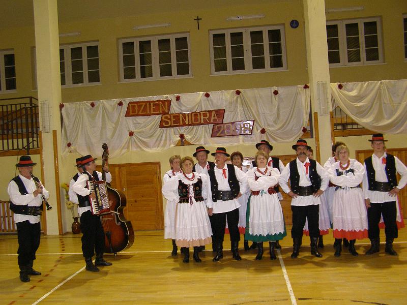 PA180170.JPG - W sali. Koncert Zespołu Pieśni i tańca "Lubatowianie"