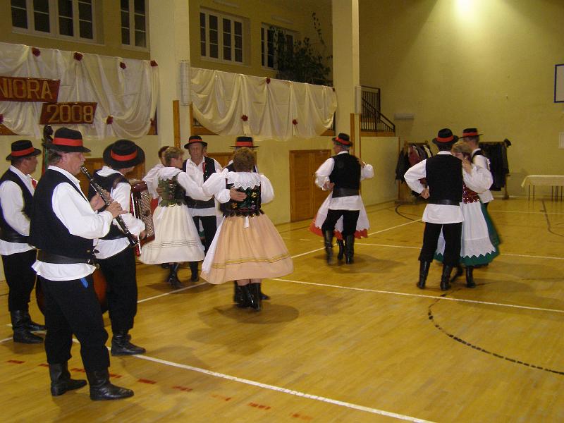 PA180171.JPG - W sali. Koncert Zespołu Pieśni i tańca "Lubatowianie"