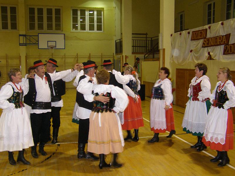 PA180185.JPG - W sali. Koncert Zespołu Pieśni i tańca "Lubatowianie"