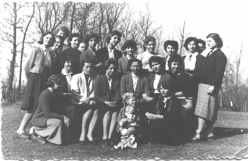 1963-1.jpg - Kurs kroju i szycia u pp. Wierdaków w roku 1963