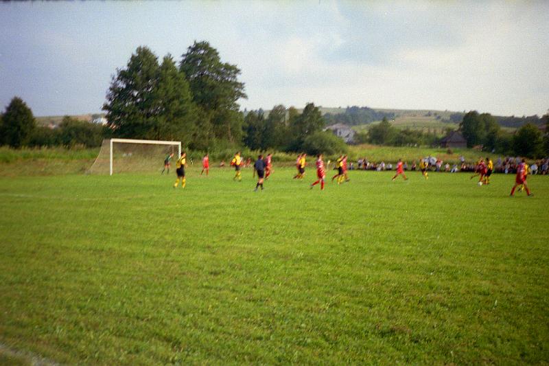 2000-4.jpg - Mecz Zorzy na stadionie w Łękach w 2000r.