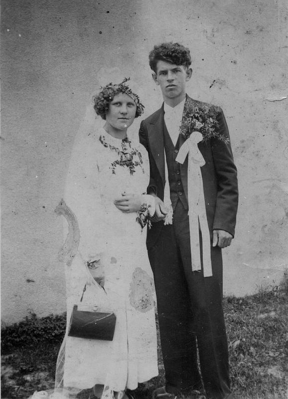 1930-3.jpg - Ślub Józefy Kasprzyk  z Michałem Nawrockim.  Ok. roku 1930