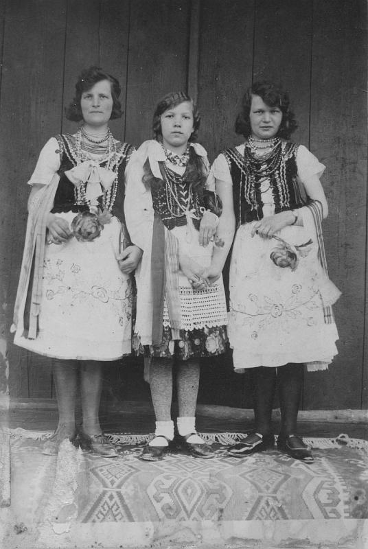 1930-4.jpg - Ok. roku 1930. Po lewej Honorata Nawrocka, po prawej Helena Nawrocka